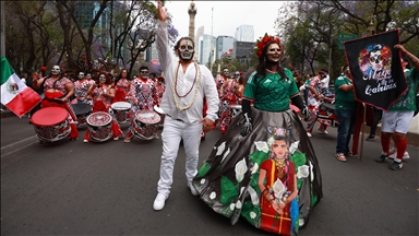 Стотици учесници на „Светското првенство на Катрини“ во Мексико Сити