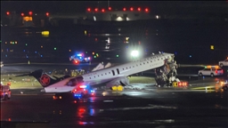 ABD'nin New York kentinde uçak iniş sırasında itfaiye aracına çarptı