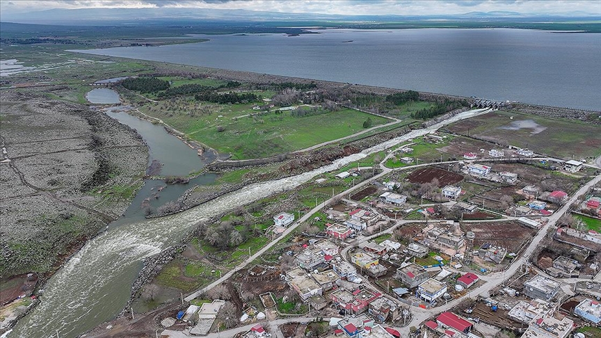 Yağışlarla dolan Devegeçidi Baraj Gölü'nde su seviyesi tahliye aşamasına ulaştı 