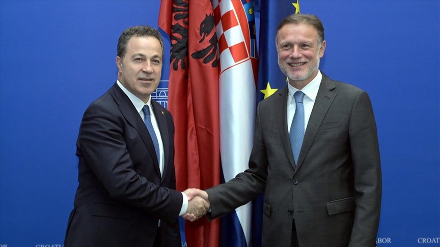 Peleshi për vizitë në Zagreb  thekson mbështetjen e Kroacisë për integrimin e Shqipërisë në BE
