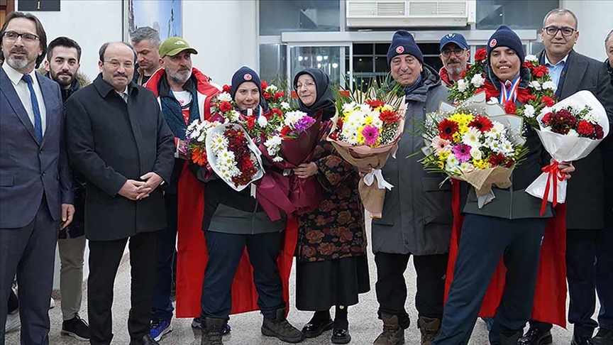 Kayağın "özel ikizleri" Fransa'dan 6 madalyayla memleketlerine döndü