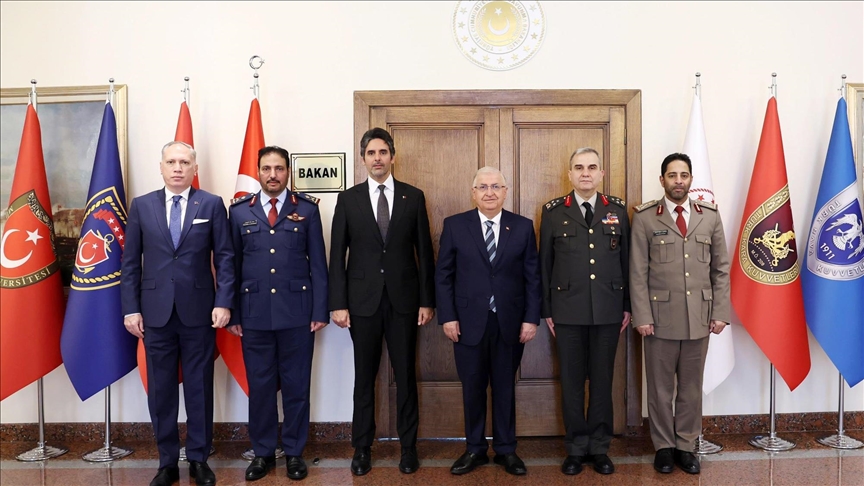 أنقرة.. وزير الدفاع التركي يستقبل وفدا قطريا
