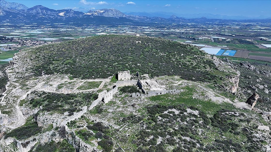 Sillyon Antik Kenti'ndeki asırlık Yörük-Türkmen evleri turizme kazandırılıyor