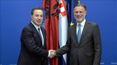 Peleshi për vizitë në Zagreb, thekson mbështetjen e Kroacisë për integrimin e Shqipërisë në BE