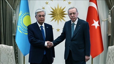 الرئيس أردوغان يبحث مع نظيره الكازاخي العلاقات الثنائية