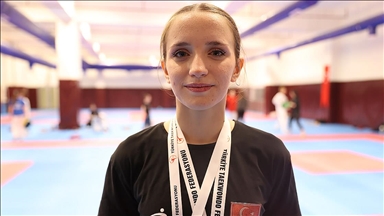 Ablasından etkilenerek başladığı tekvandoda olimpiyat hayali kuruyor