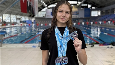 Milli yüzücü Derin Anbarlı'nın hedefi uluslararası organizasyonda madalya almak 