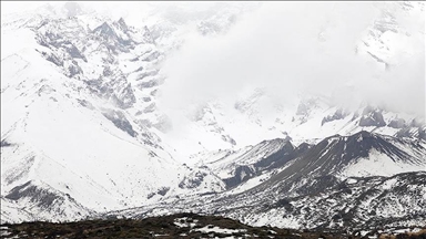 Geliyê Cehenemê yê li Çiyayê Agiriyê bi berfê nixumî