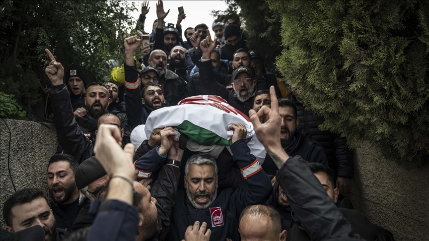 لبنان.. تشييع مسعفين قتلا بغارة إسرائيلية في النبطية