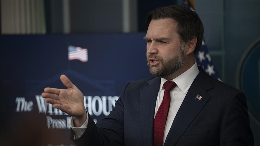 СМИ: Иран предпочитает вести переговоры с США через Вэнса