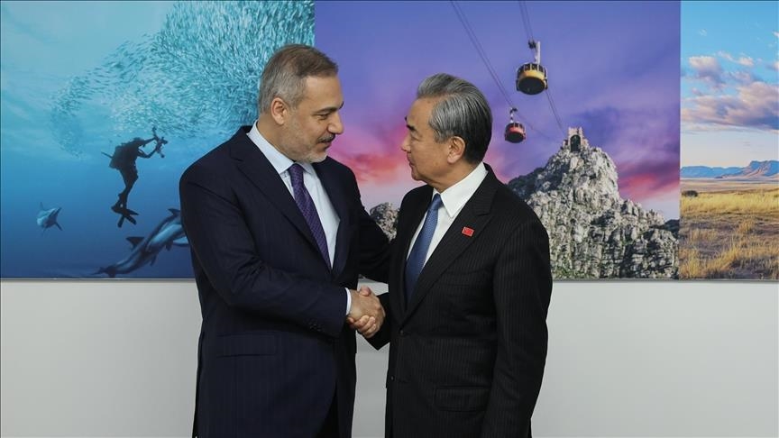 Le ministre turc des Affaires étrangères discute des évolutions régionales avec son homologue chinois