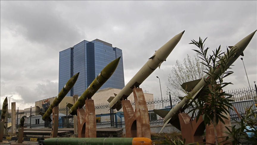 Irani ekspozon tanket dhe raketat në Teheran në mes të sulmeve nga SHBA-ja dhe Izraeli