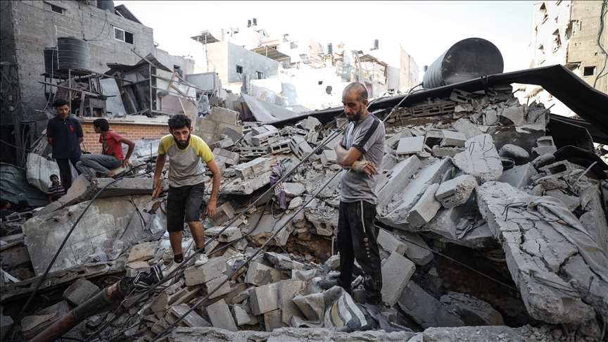 الجيش الاسرائيلي يقتل فلسطينيا ويصيب 8 آخرين بقصف وسط غزة