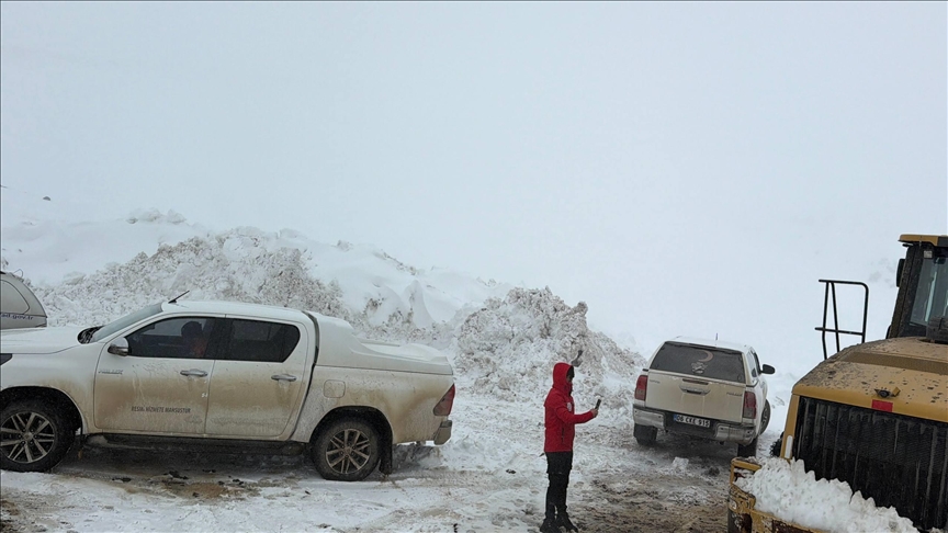 Xebatên lêgerînê yên ji bo çiyagera jin a li Çiyayê Agiriyê winda bû, dewam dikin