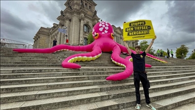 Berlin : Greenpeace manifeste contre le nouveau programme de protection climatique