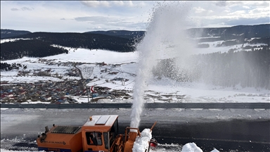 Li Erdexanê rêya ku 3 meh û nîv e ji ber berfê hatibû girtin, tê vekirin