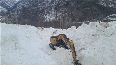 Li Hekariyê li ser rêya gundê ku ji ber aşîtê rêya wê hatibû girtin xebat hatin destpêkirin