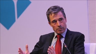 Former NATO chief urges Europe to take lead of free world