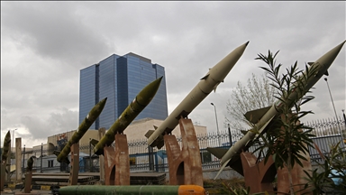 Irani ekspozon tanket dhe raketat në Teheran në mes të sulmeve nga SHBA-ja dhe Izraeli