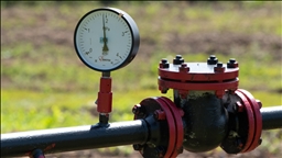 أسعار النفط دون 100 دولار للبرميل بتراجع 5 بالمئة 