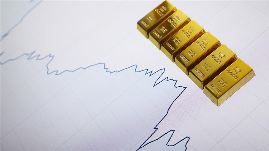 Spot gold falls below $4,500, extending losses amid Middle East conflict volatility
