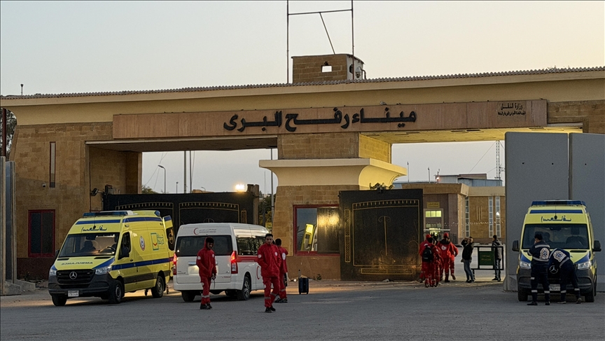 غزة.. إجلاء 47 فلسطينيا عبر معبر رفح البري