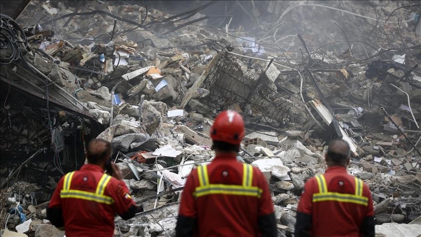 Тимови на иранската Црвена полумесечина продолжуваат со потрагата по преживеани по нападите на САД и Израел врз Техеран