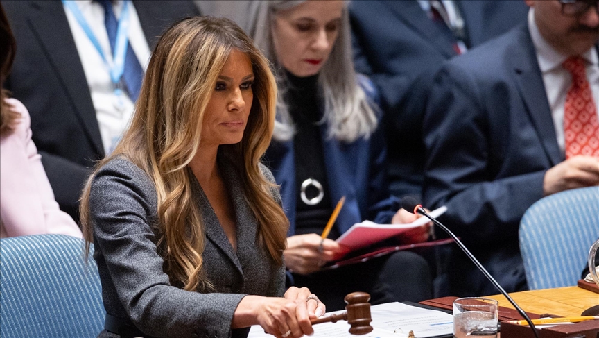 Melania Trump promeut les robots IA comme futurs éducateurs des enfants américains