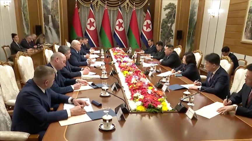 Bjellorusia dhe Koreja e Veriut nënshkruajnë traktat miqësie gjatë vizitës së Lukashenkos