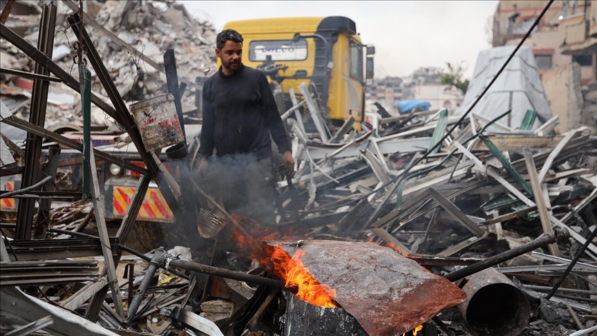 بيد مهندس فلسطيني.. خردة الألمنيوم تعيد الحياة لآلات ومركبات بغزة (تقرير)