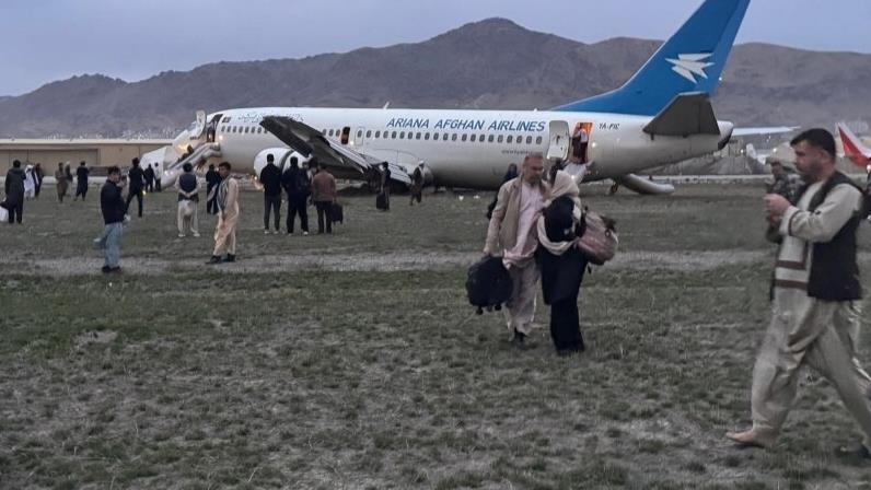 هواپیمای آریانا افغان در فرودگاه کابل از باند خارج شد