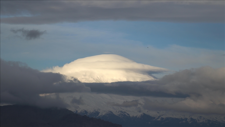 Li serê Çiyayê Agiriyê ewrên mercekî çêbûn