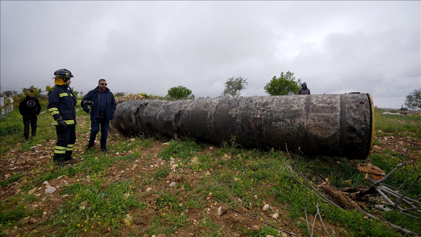 Фрагменты ракет, упавшие на оккупированном Западном берегу, причинили ущерб в ряде районов