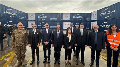 وصول مساعدات إنسانية مصرية إلى لبنان عبر مرفأ بيروت