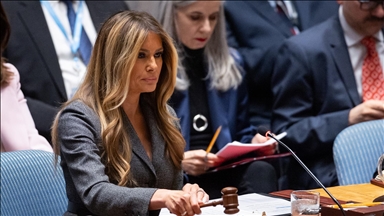 Melania Trump promeut les robots IA comme futurs éducateurs des enfants américains