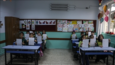 Elazığ'da öğrenciler akran zorbalığına karşı "dostluk sözleşmesi" imzaladı