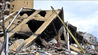 Israeli airstrikes kill 5 in southern Lebanon