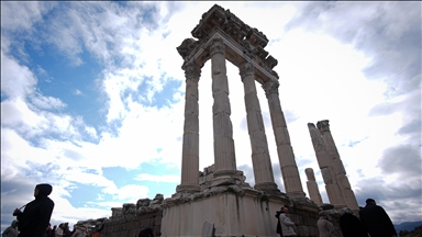 Tarih meraklılarının uğrak noktası: Bergama Akropolü