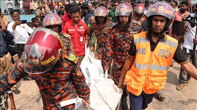 سقوط حافلة في نهر وجهود لإنقاذ ركابها ببنغلاديش