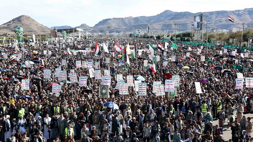 اليمن.. آلاف المتظاهرين يتضامنون مع إيران وفلسطين ولبنان