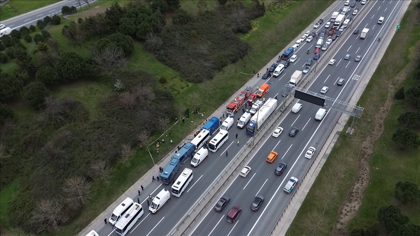 İstanbul'da 4 cezaevi nakil aracının karıştığı zincirleme kazada 14 kişi yaralandı