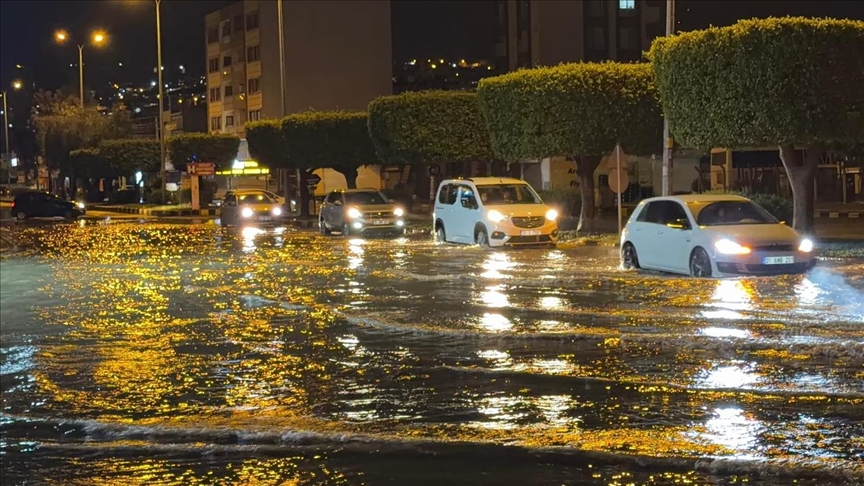 Hatay'da sağanak hayatı olumsuz etkiledi