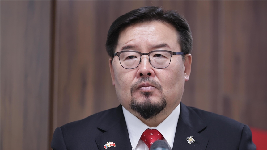 Moğolistan Başbakanı Zandanshatar Gombojav istifa etti