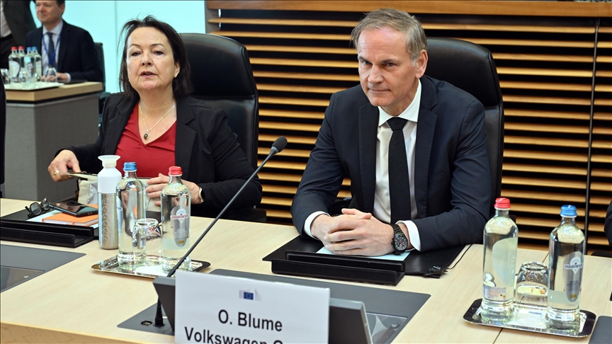 Volkswagen CEO confirms talks on cooperation with defense companies