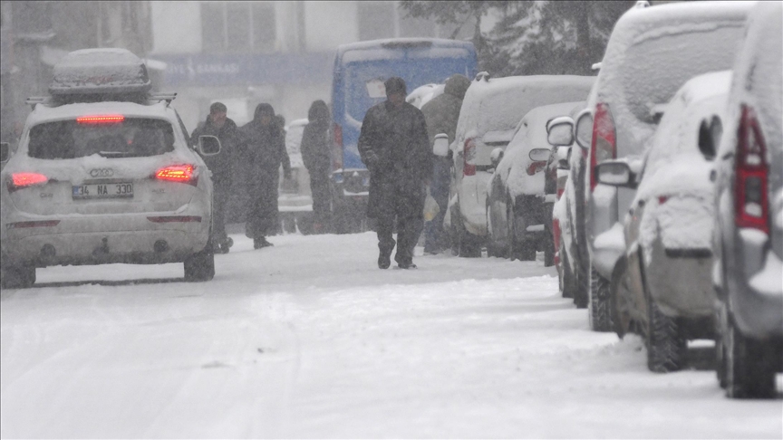 Kars'ta ilkbaharda kar etkisini sürdürüyor 