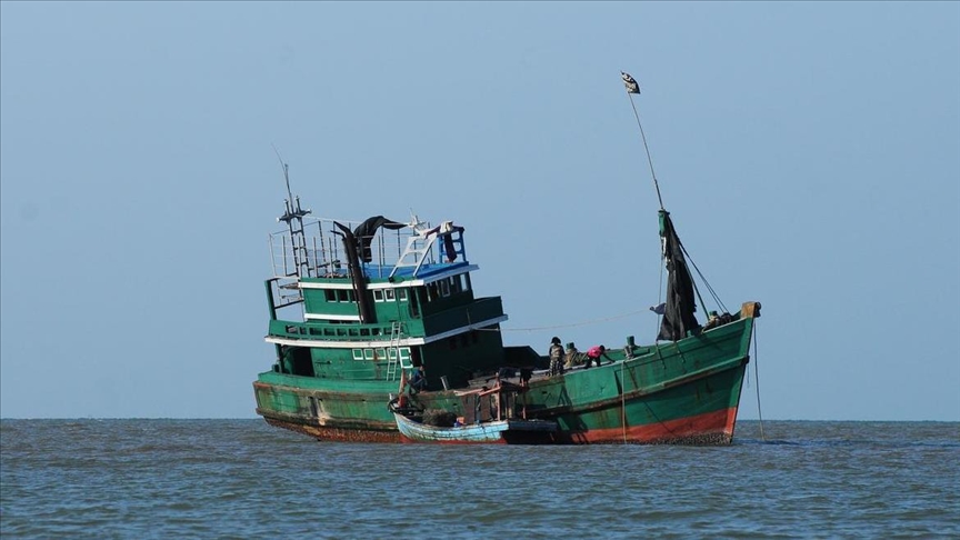 Thai vessel attacked in Strait of Hormuz runs aground