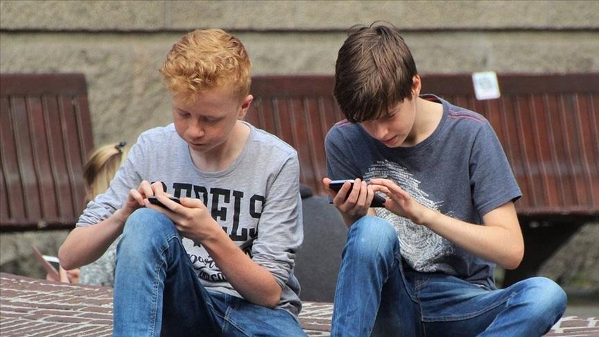 Parlamenti rus propozon ndalimin e përdorimit të internetit për fëmijët nën moshën 14 vjeç