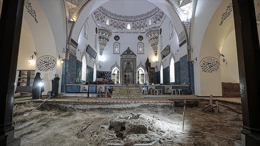 Bursa'daki 2. Murad Camisi'nde 600 yıllık havuz kalıntısı ortaya çıkarıldı