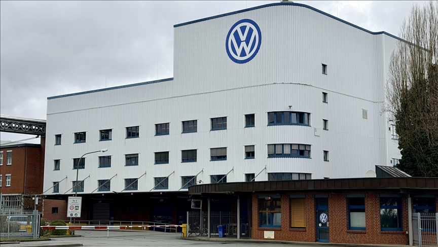 نائب ألماني: احتمال تعاون فولكسفاغن مع إسرائيل قد يورط برلين بجرائم حرب