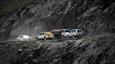 Snow avalanche kills 6 on Srinagar-Leh highway in eastern Ladakh